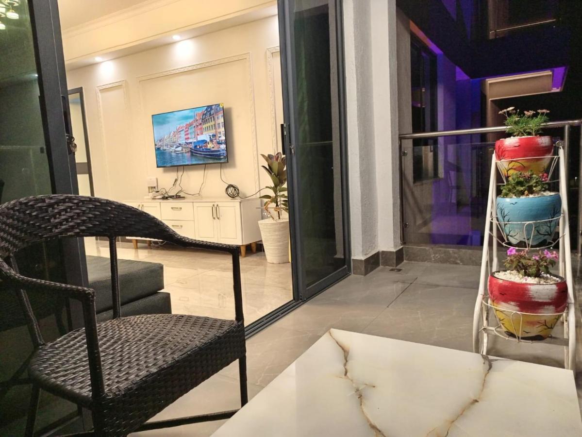 Stayrest Safari Tours New 3 Bedroom Apartments In Kilimani Nairobi With Rooftop Pool Exterior photo