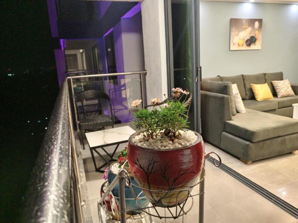 Stayrest Safari Tours New 3 Bedroom Apartments In Kilimani Nairobi With Rooftop Pool Exterior photo