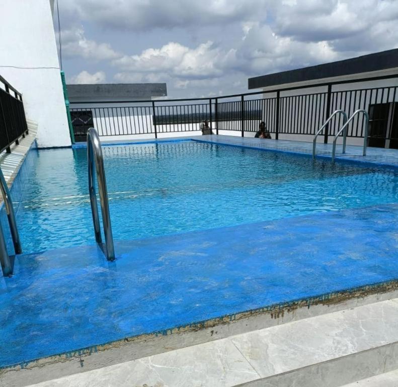 Stayrest Safari Tours New 3 Bedroom Apartments In Kilimani Nairobi With Rooftop Pool Exterior photo